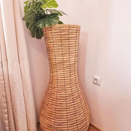 Апартаменти Cedar 2 Bedroom By Flat Mаnager