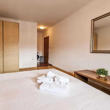 Апартаменти Cedar 2 Bedroom By Flat Mаnager